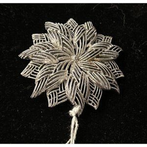 Vintage Monet Silver Tone Starburst Brooch - Excellent‎